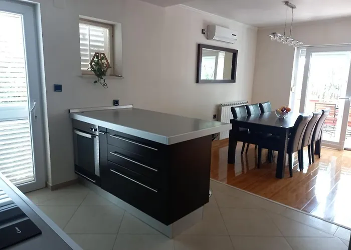 公寓 Kucica 扎达尔